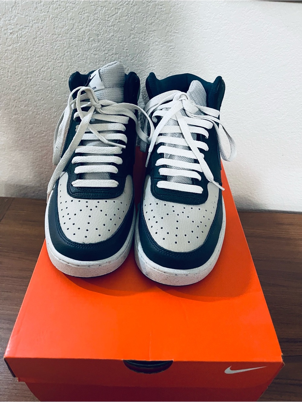 Nike Men’s Black and Light Gray Low-Top Sneakers